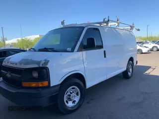 2013 Chevrolet Express Cargo z VIN 1GCWGFCA3D1140055, wystawiony jako IAAI lot #42276887 z przebiegiem 157 738 mil mil oraz . Historia ofert i sprzedaży dostępna na DreamBid. Obrazek 1.