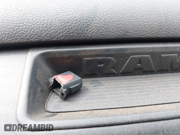 2023 Ram 1500 SLT z VIN 1C6RR7LG7PS565852, wystawiony jako IAAI lot #41871789 z przebiegiem 37 635 mil mil oraz . Historia ofert i sprzedaży dostępna na DreamBid. Obrazek 17.