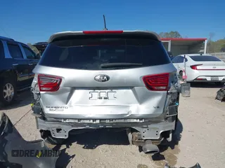 2019 Kia Sorento LX V6 with VIN 5XYPG4A59KG558518, listed as a IAAI auction lot 41808458 with 110,454 mi miles. Bid and sale history available at carsss.com. Image 17.