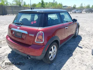 2007 MINI Hardtop z VIN WMWMF33597TT58390, wystawiony jako IAAI lot #42126289 z przebiegiem 111 103 mil mil oraz . Historia ofert i sprzedaży dostępna na DreamBid. Obrazek 4.