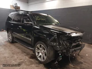 2018 Cadillac Escalade Luxury with VIN 1GYS4BKJ6JR162043, listed as a IAAI auction lot 39095150 with 68,407 mi miles. Bid and sale history available at carsss.com. Image 1.