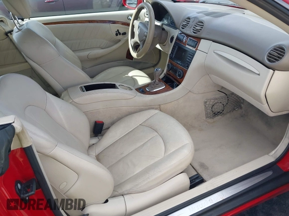 2008 Mercedes-Benz CLK 350 z VIN WDBTK56FX8T094798, wystawiony jako IAAI lot #41555114 z przebiegiem 203 903 mil mil oraz . Historia ofert i sprzedaży dostępna na DreamBid. Obrazek 5.