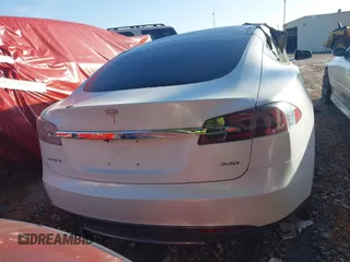 2016 Tesla Model S 90D with VIN 5YJSA1E21GF128460, listed as a IAAI auction lot 40733920 with 89,846 mi miles and . Bid and sale history available at DreamBid. Image 15.