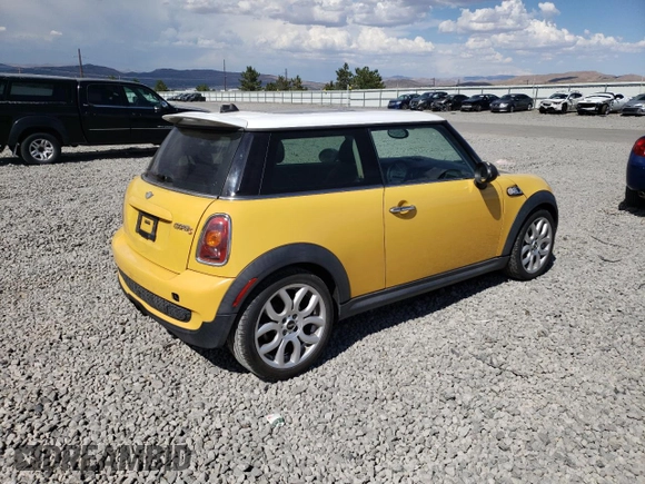 2008 MINI Hardtop S z VIN WMWMF735X8TV34162, wystawiony jako Copart lot #66290635 z przebiegiem 107 980 mil mil oraz Czysty tytuł • Clean title. Historia ofert i sprzedaży dostępna na DreamBid. Obrazek 3.