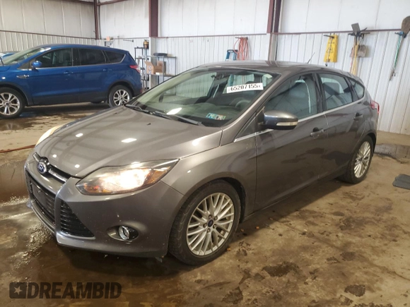 2014 Ford Focus Titanium z VIN 1FADP3N27EL462950, wystawiony jako Copart lot #65207155 z przebiegiem 34 058 mil mil oraz Szkoda całkowita • Salvage title. Historia ofert i sprzedaży dostępna na DreamBid. Obrazek 1.