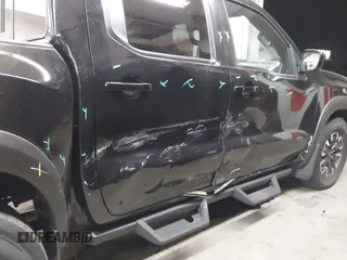 2022 Nissan Frontier SV z VIN 1N6ED1EJ5NN627303, wystawiony jako IAAI lot #41665799 z przebiegiem 59 462 mil mil oraz . Historia ofert i sprzedaży dostępna na DreamBid. Obrazek 6.