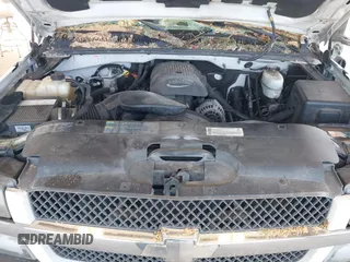 2005 Chevrolet Silverado 1500HD LT z VIN 1GCGK13U25F921945, wystawiony jako IAAI lot #41688949 z przebiegiem 250 734 mil mil oraz . Historia ofert i sprzedaży dostępna na DreamBid. Obrazek 10.