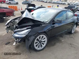 2021 Tesla Model 3 Long Range z VIN 5YJ3E1EB0MF855531, wystawiony jako IAAI lot #42079034 z przebiegiem 35 899 mil mil oraz . Historia ofert i sprzedaży dostępna na DreamBid. Obrazek 20.