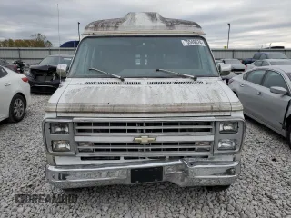 1991 Chevrolet Chevy Van z VIN 1GBEG25K9M7125247, wystawiony jako Copart lot #75549674 z przebiegiem 108 756 mil mil oraz Czysty tytuł • Clean title. Historia ofert i sprzedaży dostępna na DreamBid. Obrazek 5.