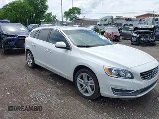 2015 Volvo V60 z VIN YV1612SB1F1209052, wystawiony jako IAAI lot #42155504 z przebiegiem 232 940 mil mil oraz . Historia ofert i sprzedaży dostępna na DreamBid. Obrazek 1.