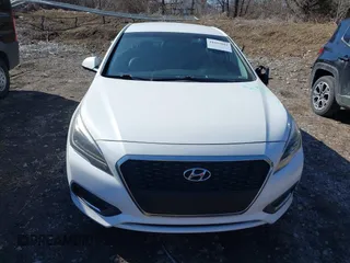2017 Hyundai Sonata Hybrid Limited with VIN KMHE34L38HA069417, listed as a IAAI auction lot 41699882 with 140,743 mi miles. Bid and sale history available at carsss.com. Image 13.