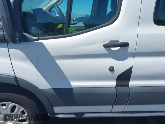 2015 Ford Transit XL z VIN 1FBZX2ZM5FKA37860, wystawiony jako IAAI lot #42059536 z przebiegiem 146 928 mil mil oraz . Historia ofert i sprzedaży dostępna na DreamBid. Obrazek 17.