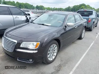 2012 Chrysler 300 C z VIN 2C3CCAET5CH188208, wystawiony jako IAAI lot #42389254 z przebiegiem 115 016 mil mil oraz . Historia ofert i sprzedaży dostępna na DreamBid. Obrazek 2.