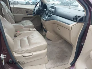 2007 Honda Odyssey Touring with VIN 5FNRL38847B048235, listed as a IAAI auction lot 41963652 with 176,412 mi miles. Bid and sale history available at carsss.com. Image 5.