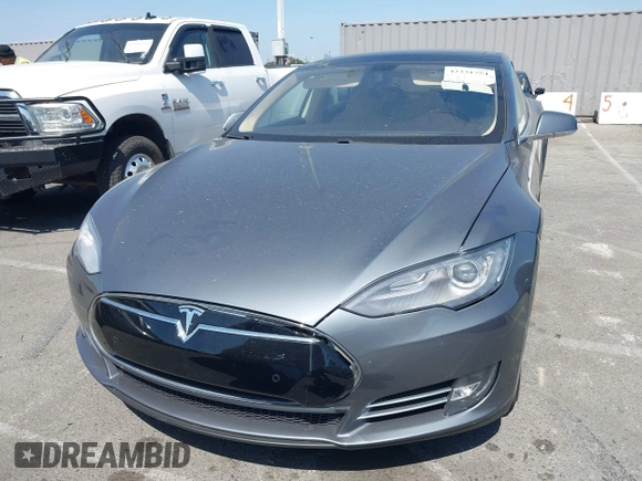 2014 Tesla Model S 60 z VIN 5YJSA1S16EFP40968, wystawiony jako IAAI lot #42331754 z przebiegiem 159 717 mil mil oraz . Historia ofert i sprzedaży dostępna na DreamBid. Obrazek 12.