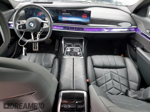 2024 BMW 7 Series 740i z VIN WBA23EH09RCP80655, wystawiony jako Copart lot #59380475 z przebiegiem 16 424 mil mil oraz Czysty tytuł • Clean title. Historia ofert i sprzedaży dostępna na DreamBid. Obrazek 8.