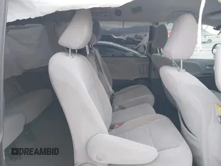 2018 Toyota Sienna LE Auto Access Seat с VIN 5TDKZ3DC4JS958786, выставлен на аукционе IAAI как лот 41777680 с пробегом 104 694 миль миль и . История ставок и продаж доступна на DreamBid. Изображение 8.