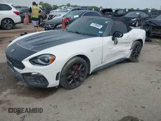 2018 FIAT 124 Spider Classica z VIN JC1NFAEK7J0138623, wystawiony jako IAAI lot #41919114 z przebiegiem 26 327 mil mil oraz . Historia ofert i sprzedaży dostępna na DreamBid. Obrazek 17.