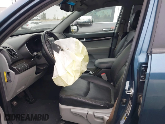 2014 Kia Sorento LX with VIN 5XYKT3A66EG440701, listed as a IAAI auction lot 42067372 with 40,559 mi miles and . Bid and sale history available at DreamBid. Image 5.