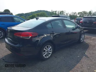 2017 Kia Forte S z VIN 3KPFL4A76HE009647, wystawiony jako IAAI lot #42400267 z przebiegiem 93 415 mil mil oraz . Historia ofert i sprzedaży dostępna na DreamBid. Obrazek 4.