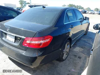 2012 Mercedes-Benz E-Class E 350 Luxury with VIN WDDHF5KB6CA529535, listed as a IAAI auction lot 41821183 with 140,820 mi miles. Bid and sale history available at carsss.com. Image 4.