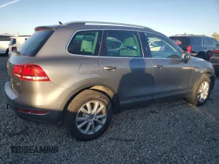 2013 Volkswagen Touareg Lux with VIN WVGEF9BPXDD002285, listed as a Copart auction lot 82248604 with 150,780 mi miles and Salvage Title. Bid and sale history available at DreamBid. Image 3.