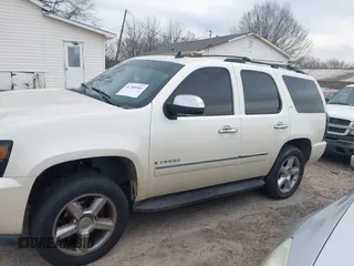 2009 Chevrolet Tahoe LTZ z VIN 1GNFK33089R218771, wystawiony jako IAAI lot #41789581 z przebiegiem 209 247 mil mil oraz . Historia ofert i sprzedaży dostępna na DreamBid. Obrazek 15.