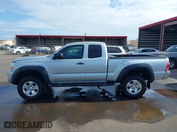 2005 Toyota Tacoma z VIN 5TEUU42N45Z035010, wystawiony jako IAAI lot #41916068 z przebiegiem 225 642 mil mil oraz . Historia ofert i sprzedaży dostępna na DreamBid. Obrazek 15.