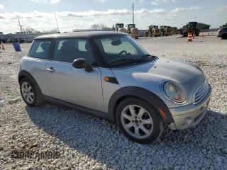 2007 MINI Hardtop z VIN WMWMF33557TL77261, wystawiony jako Copart lot #52651125 z przebiegiem 129 752 mil mil oraz Szkoda całkowita • Salvage title. Historia ofert i sprzedaży dostępna na DreamBid. Obrazek 4.