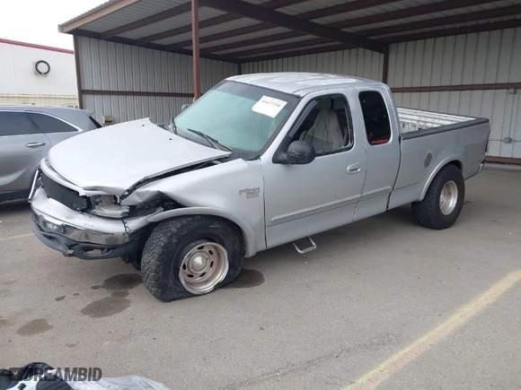 2000 Ford F-150 XL with VIN 1FTRX18L9YKA05396, listed as a IAAI auction lot 41637310 with 234,555 mi miles. Bid and sale history available at carsss.com. Image 2.