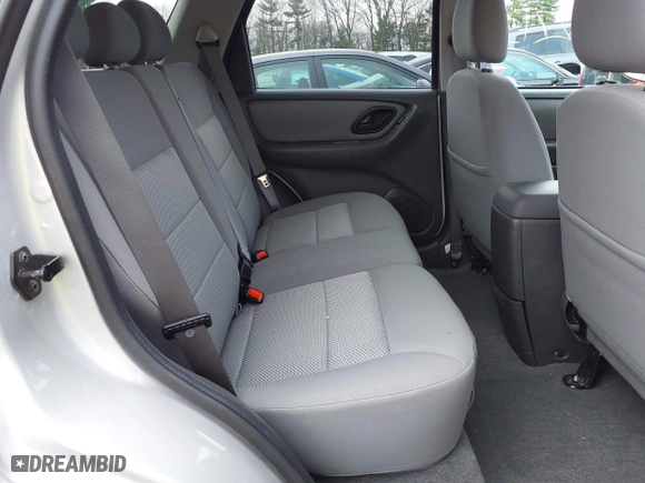 2005 Ford Escape XLT with VIN 1FMYU93125KD27166, listed as a IAAI auction lot 41892715 with 59,067 mi miles. Bid and sale history available at carsss.com. Image 8.