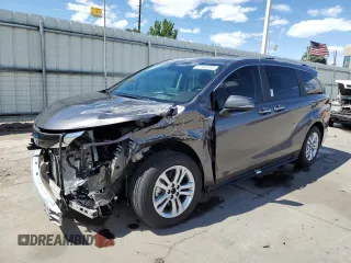 2024 Toyota Sienna Platinum z VIN 5TDESKFC4RS134873, wystawiony jako Copart lot #57152205 z przebiegiem 29 066 mil mil oraz Szkody całkowita. Historia ofert i sprzedaży dostępna na DreamBid. Obrazek 1.