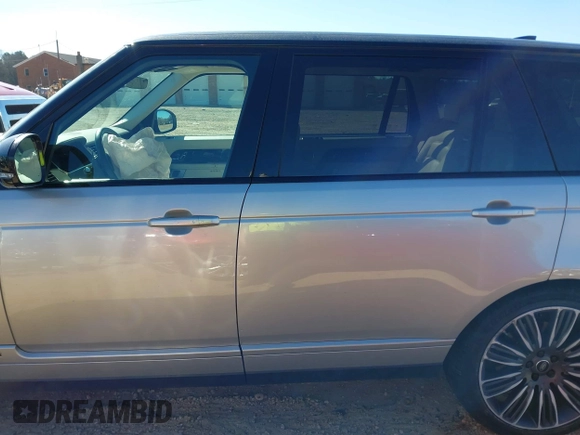 2020 Land Rover Range Rover z VIN SALGS5SE4LA590564, wystawiony jako IAAI lot #41767048 z przebiegiem 53 531 mil mil oraz . Historia ofert i sprzedaży dostępna na DreamBid. Obrazek 14.