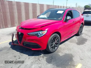 2020 Alfa Romeo Stelvio Ti z VIN ZASPAKBN5L7C73874, wystawiony jako IAAI lot #41996616 z przebiegiem Nie podano mil oraz . Historia ofert i sprzedaży dostępna na DreamBid. Obrazek 17.