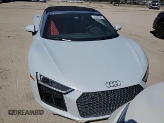 2018 Audi R8 z VIN WUAVACFX1J7900121, wystawiony jako Copart lot #75092964 z przebiegiem Nie podano mil oraz Szkody całkowita. Historia ofert i sprzedaży dostępna na DreamBid. Obrazek 5.