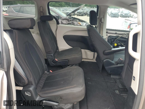 2017 Chrysler Pacifica Touring with VIN 2C4RC1DG6HR572039, listed as a Copart auction lot 58568105 with 190,405 mi miles and Salvage title. Bid and sale history available at DreamBid. Image 11.