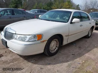 1998 Lincoln Town Car Executive with VIN 1LNFM81W6WY716875, listed as a IAAI auction lot 41861883 with 243,607 mi miles. Bid and sale history available at carsss.com. Image 2.