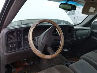 2005 Chevrolet Silverado 3500 z VIN 1GCHK39U75E196856, wystawiony jako IAAI lot #42270278 z przebiegiem Nie podano mil oraz . Historia ofert i sprzedaży dostępna na DreamBid. Obrazek 17.