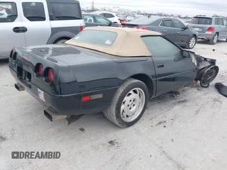 1994 Chevrolet Corvette z VIN 1G1YY32PXR5119898, wystawiony jako IAAI lot #41524375 z przebiegiem Nie podano mil oraz . Historia ofert i sprzedaży dostępna na DreamBid. Obrazek 4.