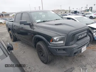 2017 Ram 1500 Rebel z VIN 1C6RR6YT2HS826001, wystawiony jako IAAI lot #42211675 z przebiegiem 108 778 mil mil oraz . Historia ofert i sprzedaży dostępna na DreamBid. Obrazek 1.