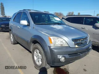 2004 Kia Sorento LX z VIN KNDJD733X45297844, wystawiony jako IAAI lot #41510715 z przebiegiem 222 676 mil mil oraz . Historia ofert i sprzedaży dostępna na DreamBid. Obrazek 1.