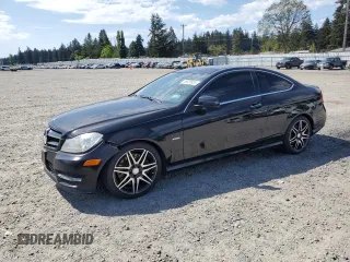 2015 Mercedes-Benz C 250 z VIN WDDGJ4HB7FG376564, wystawiony jako Copart lot #55530935 z przebiegiem 145 687 mil mil oraz Czysty tytuł • Clean title. Historia ofert i sprzedaży dostępna na DreamBid. Obrazek 1.