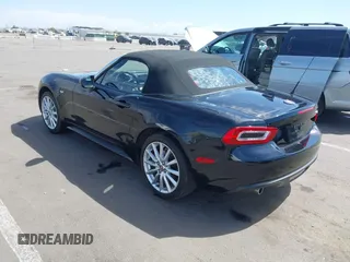 2019 FIAT 124 Spider Lusso z VIN JC1NFAEK6K0143183, wystawiony jako IAAI lot #42173832 z przebiegiem 3 574 mil mil oraz . Historia ofert i sprzedaży dostępna na DreamBid. Obrazek 3.
