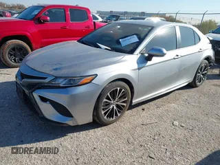 2020 Toyota Camry SE z VIN 4T1M11AK9LU931805, wystawiony jako IAAI lot #40946035 z przebiegiem 82 687 mil mil oraz . Historia ofert i sprzedaży dostępna na DreamBid. Obrazek 16.
