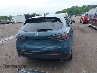 2024 Honda HR-V Sport z VIN 3CZRZ2H5XRM776715, wystawiony jako IAAI lot #42377596 z przebiegiem 19 146 mil mil oraz . Historia ofert i sprzedaży dostępna na DreamBid. Obrazek 16.