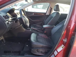2015 Volkswagen Passat SEL Premium z VIN 1VWCS7A32FC017881, wystawiony jako Copart lot #46234435 z przebiegiem 108 518 mil mil oraz Szkoda całkowita • Salvage title. Historia ofert i sprzedaży dostępna na DreamBid. Obrazek 7.