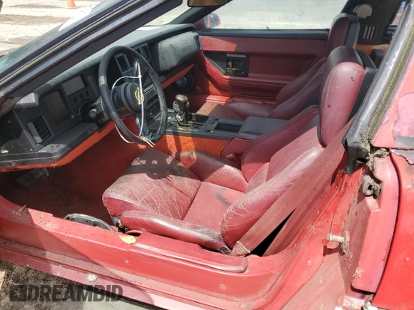 1984 Chevrolet Corvette z VIN 1G1AY0786E5125578, wystawiony jako Copart lot #58390705 z przebiegiem 79 392 mil mil oraz Czysty tytuł • Clean title. Historia ofert i sprzedaży dostępna na DreamBid. Obrazek 7.