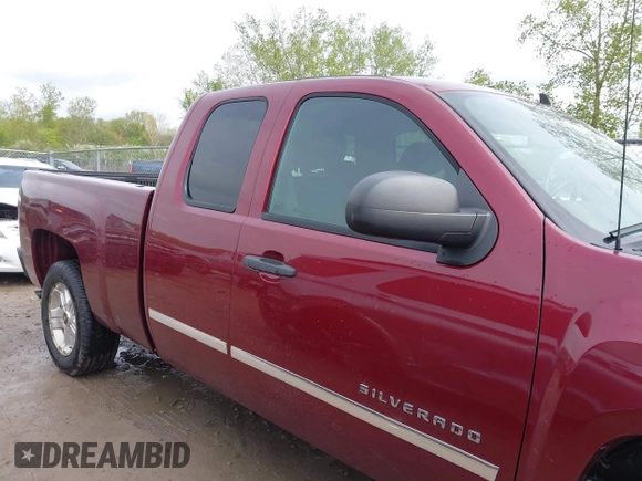 2013 Chevrolet Silverado 1500 LT with VIN 1GCRKSE74DZ398351, listed as a IAAI auction lot 42198969 with 184,962 mi miles and . Bid and sale history available at DreamBid. Image 14.