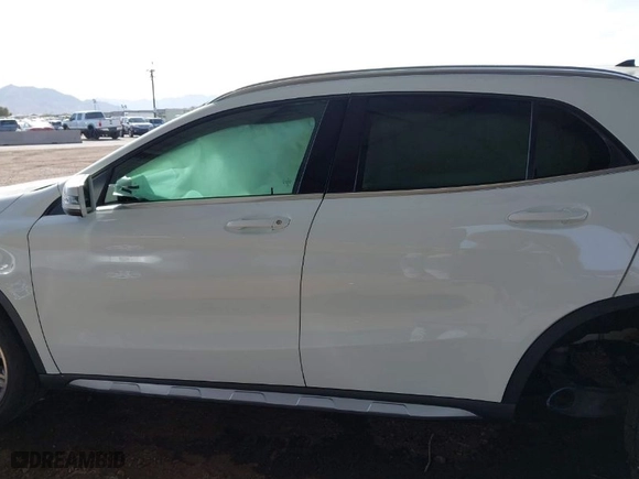2015 Mercedes-Benz GLA-Class GLA 250 with VIN WDCTG4GB8FJ060855, listed as a IAAI auction lot 41401122 with NaN miles. Bid and sale history available at carsss.com. Image 14.