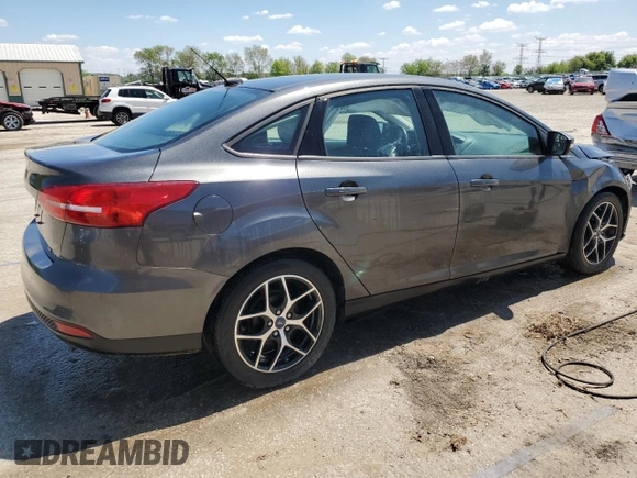 2018 Ford Focus SE z VIN 1FADP3F20JL257320, wystawiony jako Copart lot #55956435 z przebiegiem 26 919 mil mil oraz Szkoda całkowita • Salvage title. Historia ofert i sprzedaży dostępna na DreamBid. Obrazek 3.
